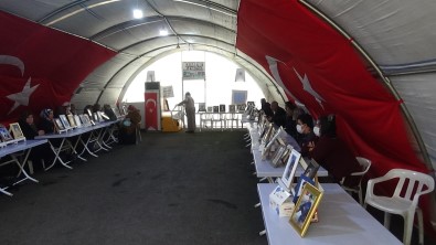 Evlat Nöbetindeki Acili Baba Açiklamasi 'Oglum Avukat Olacakti, Elindeki Kalemi Aldilar Silah Verdiler'