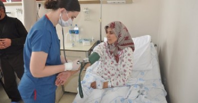 Karın ağrısı şikayetiyle doktora gitti karnından 5 kilo ağırlığında kitle çıkarıldı! Doktorlar şaştı kaldı hasta kadın rahatladı