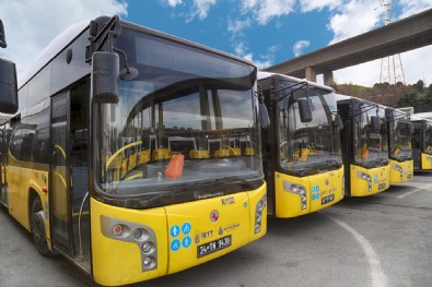 Yine İETT yine rezalet! İETT otobüsünün arızalanması nedeniyle yolcular yollarına yürüyerek devam etti!