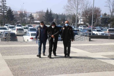 Bolu'da 15 Kilo Uyusturucuyla Yakalanan Süpheli Adliyeye Sevk Edildi