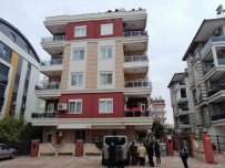 Günisiyi Tamir Ederken Merdivenlerden Beton Zemine Düserek Hayatini Kaybetti