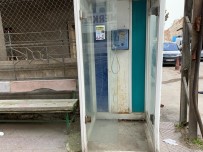 Tarih Olan Telefon Kulübeleri Cadde Ve Sokaklarda Hala Yer Aliyor