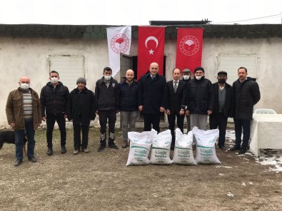 Çavdarhisar'da 46 Çiftçiye Yüzde 75 Hibe Destekli Tohumluk Fasulye Dagitildi