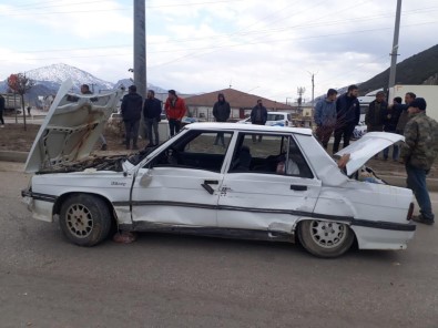 Isparta'da Trafik Kazasi Açiklamasi 2 Yarali