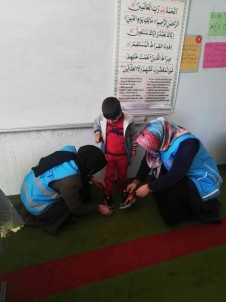 Kis Bayraminda Çocuklar Isindi