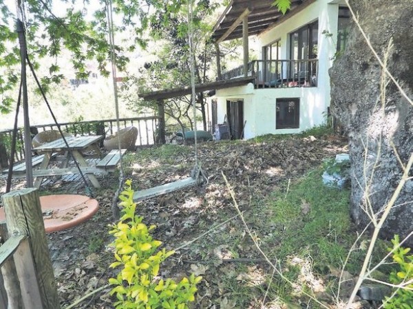 Özgü Namal eşinin ölümünün ardından Muğla Ayla Yaylası'ndaki çiftliği boşaltıyor!