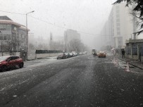 Istanbul'da Kar Yagisi Etkili Oluyor