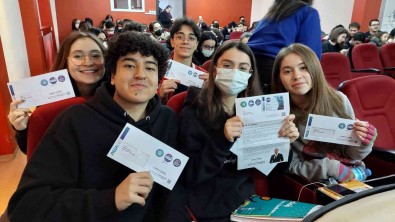 'Z' Kusagi Bayram Edecek Açiklamasi Lise Son Sinif Ögrencilerine Ücretsiz Yiyecek-Içecek Ve 2 GB Internet