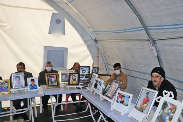 Evlat nöbetindeki anne: Çocuğumu HDP'liler kandırdı