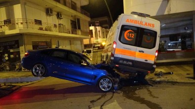 Hasta Ihbarina Giden Ambulans Otomobille Çarpisti Açiklamasi 5 Yarali