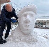 'Kardan Sehit Ömer Halisdemir' Büstü