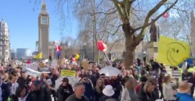Londra'da Irkçilik Karsiti Protesto