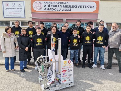 Robot Takimi 'Safrantech' First Bosphorus Regional Turnuvasina Katildi