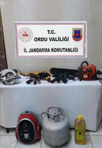 5 Kiloluk Ayçiçegi Yagi Çalan 2 Genç Tutuklandi