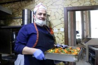 Bir Kase Çorba Parasina 3 Çesit Yemek Satiyor