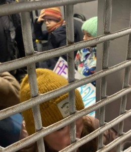 Savas Karsiti 2 Anne Ve 5 Çocuk Gözaltina Alindi