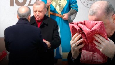 Başkan Erdoğan'a hediye edilmişti! O sancağın hikayesi ortaya çıktı...