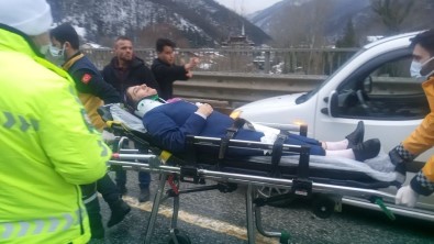 D-650'De Tir Otomobile Çarpti Açiklamasi 1'I Çocuk 2 Yarali