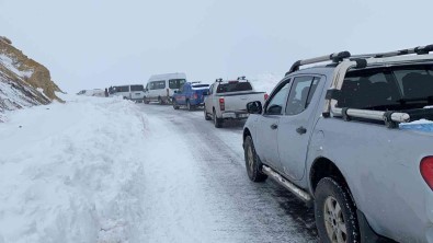 Hakkari'de 196 Yerlesim Yerinin Yolu Ulasima Kapandi