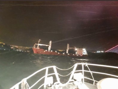 Istanbul Bogazi'nda Gemi Trafigi Çift Yönlü Askiya Alindi