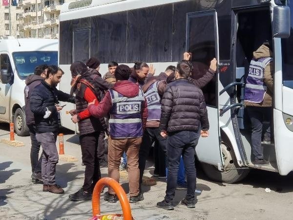 HDP öncülüğünde düzenlenen nevruz etkinliğinde PKK lehine sloganlar attılar!