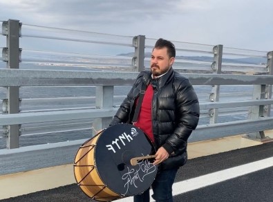 1915 Çanakkale Köprüsü'nden Davul Çalarak Geçti