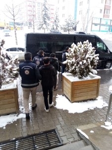 5 Yabanci Uyruklu Sahis Sinir Disi Edildi