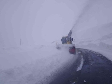 Hakkari'de 51 Köy Yolu Ulasima Kapandi