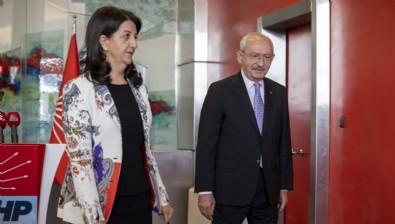 HDP öncülüğünde düzenlenen nevruz etkinliğinde PKK lehine sloganlar attılar!