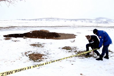 Konya'da bir mahallenin yakınında iki obruk birden oluştu!