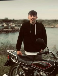 Park Halindeki Tira Arkadan Çarpan Motosiklet Sürücüsü Hayatini Kaybetti