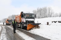Samsun'da Karla Kapanan Binlerce Kilometre Yol Açildi