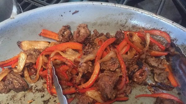 Trafik kazasında kaybettiği bacağını pişirip arkadaşlarıyla ziyafet çekti!