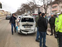 Bilecik'te Fabrika Servis Minibüsü Otomobile Arkadan Çarpti, 4 Kisi Yaralandi