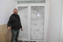 Bitlis'te Kar Kapi Ve Pencereleri Kapatti