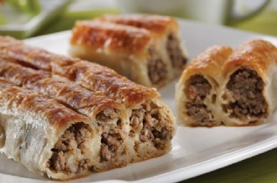 El Açması Kıymalı Tepsi Böreği Nasıl Yapılır? Evde Kolay Kıymalı Tepsi Böreği