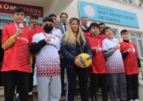 Küçük Voleybolcularin 5 Topla Gelen Sampiyonlugu