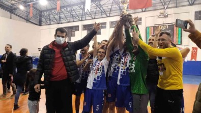Tavas'ta Futsal Turnuvasinda Kupayi Akyarspor Kazandi