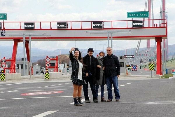 10-15 saat kuyrukta bekliyorlardı! 1915 Çanakkale Köprüsü şoförlerin çilesini bitirdi!