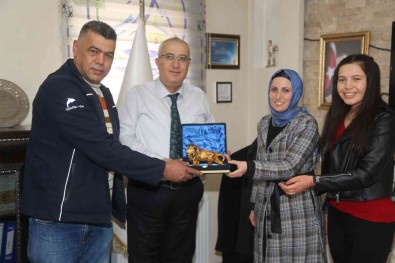 Baskan Cengiz Arslan'a Soyadi Gibi Hediye