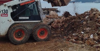 CHP'li meclis üyesi plajı kendi mülküne katmak için sahil şeridine moloz döktürdü!