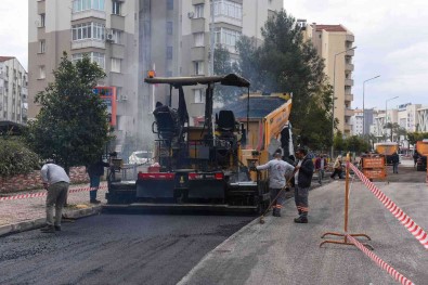 Fener Caddesi'nde Sicak Asfalt Çalismasi