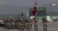 Türk Komandolari Islamabad'daki Pakistan Milli Günü Için Yapilan Askeri Geçit Törenine Katildi