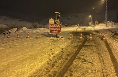 Kar, Siirt-Sirnak Karayolunu Araç Geçisine Kapatti