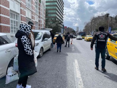 Sisli'de Turistleri Almayan Taksici Yakalaninca Polise Isyan Etti
