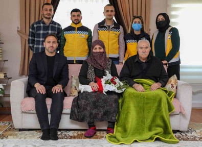 Van Büyüksehir Belediyesi Yaslilari Yalniz Birakmadi