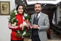 Gizem Özer'e Elazig'da Coskulu Karsilama