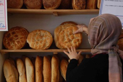 Izmir'de Ramazan Pidesi Mesaisi Basliyor