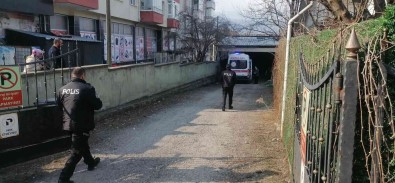 Tamirat Yaptigi Çatidan Düsen Vatandas Agir Yaralandi