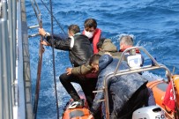 Yunanlilarin Ölüme Ittigi Göçmenlerin Botu Karaya Sürüklendi